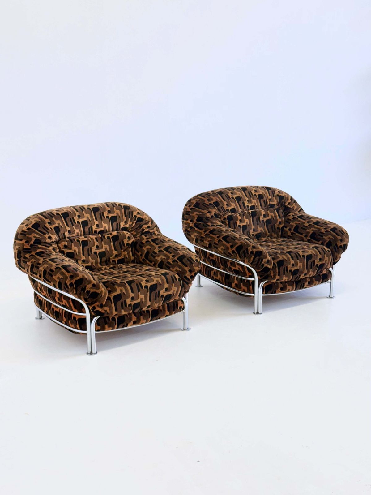 Vintage Italian Lounge Chairs With Tubular Frame