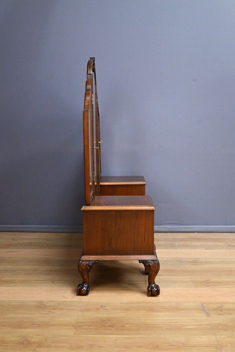 photo buy Walnut Hairdresser, Chippendale Style, England – 1930