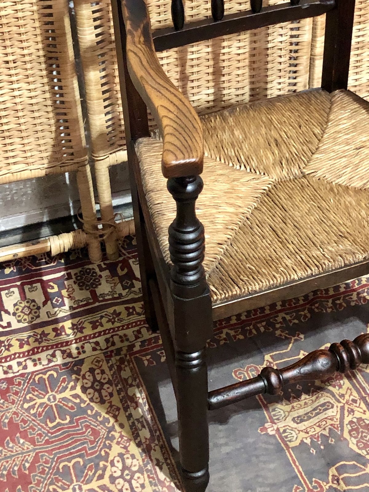 photo vinterior Handsome Antique Elm Carver Or Desk Chair