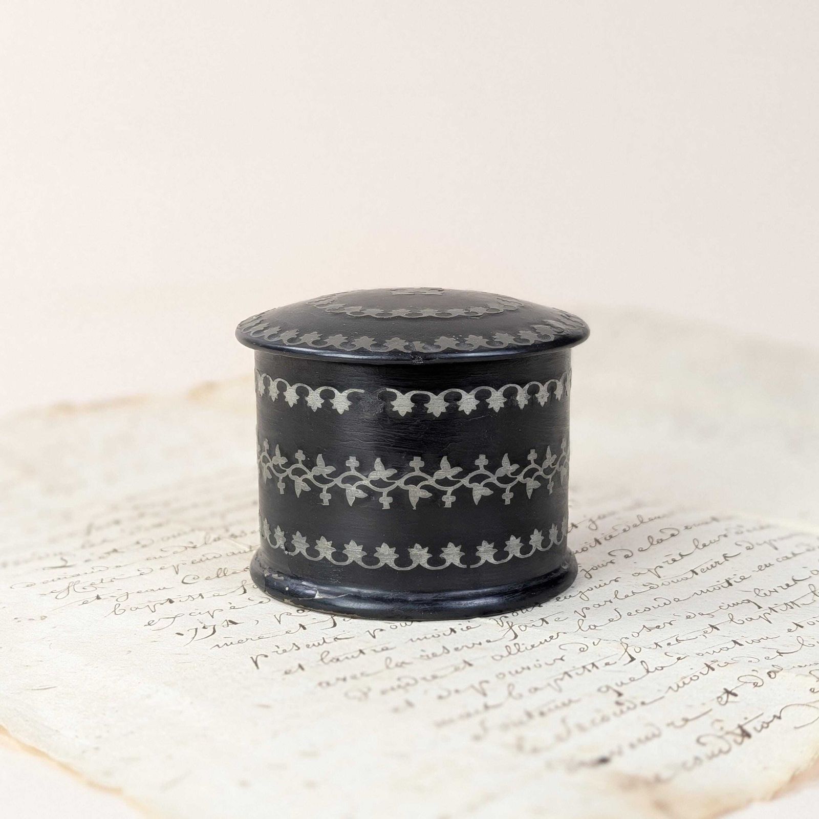 Antique French Powder Box Original Puff, Ebonized Paper Mache Metal Inlay Vanity Jar, 19th Century French Boudoir Piece photo vinterior