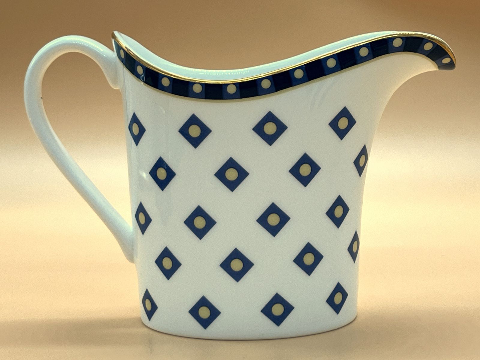 Home Decor Wedgwood China Aphrodite Design Creamer And Covered Sugar Bowl Set. photo