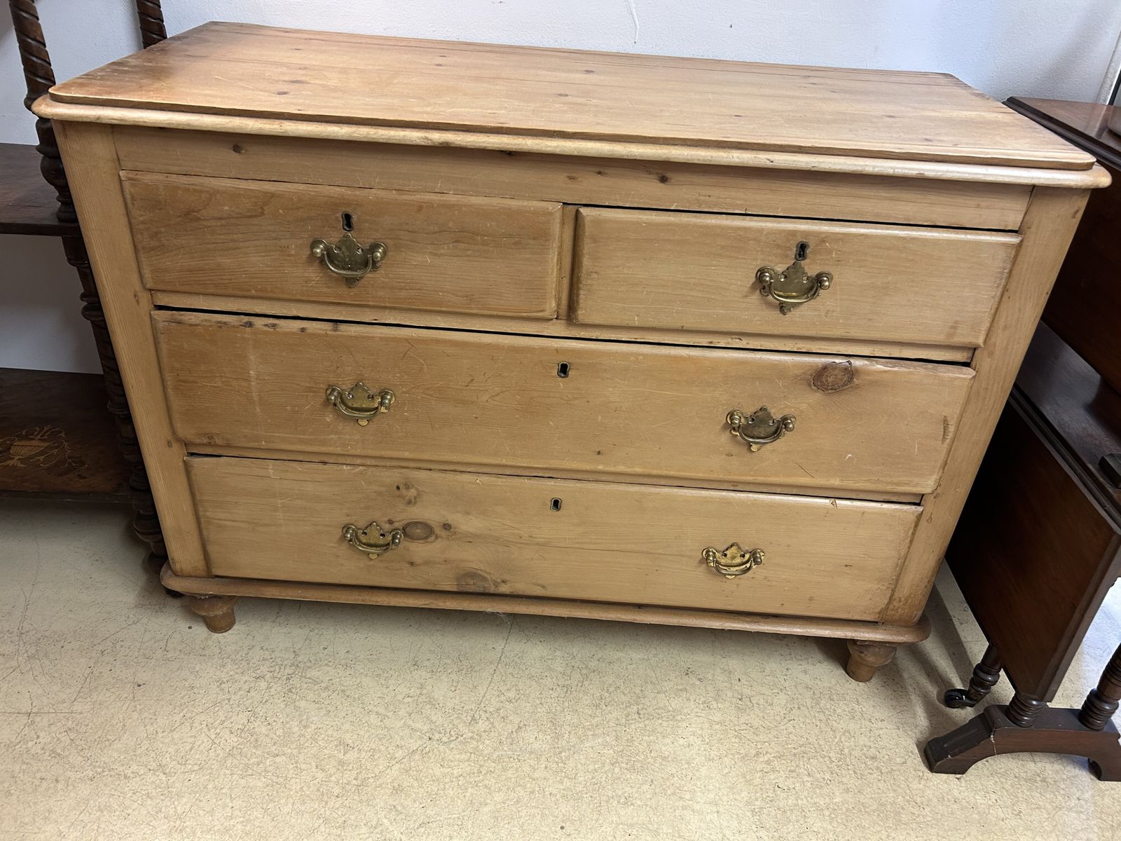 photo furniture Victorian Pine Chest Of Drawers