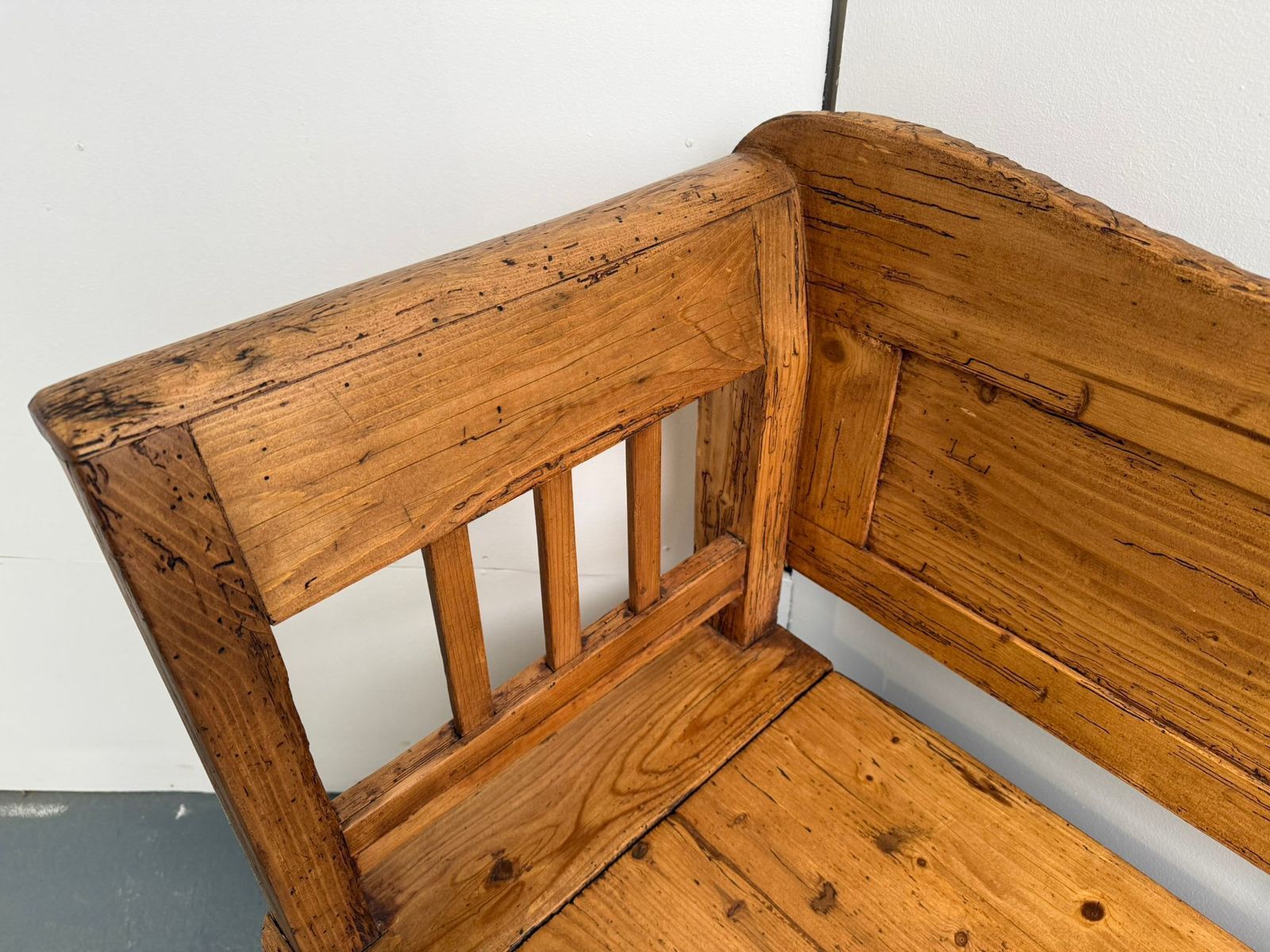 A Rare Georgian Country Primitive Hungarian Waxed 3 Seater Box Settle photo vinterior