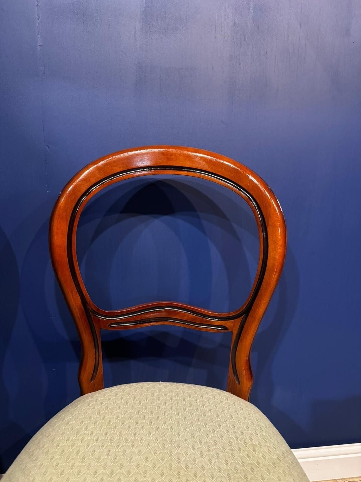 Vintage Balloon Backed Dining Chairs Mahogany Padded Seat. photo 125.0