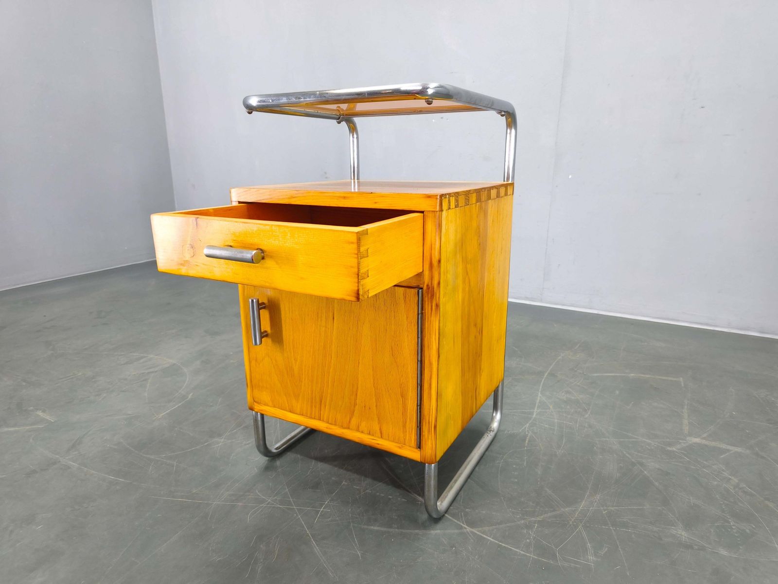 Bauhaus Chrome Tubular Nightstand With Glass Top, 1930s photo vinterior