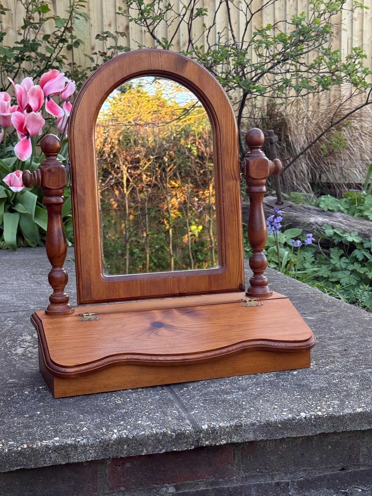 photo vintage Vintage 1980s Quality Pine Dressing Table Mirror With Storage Box Vanity Mirror