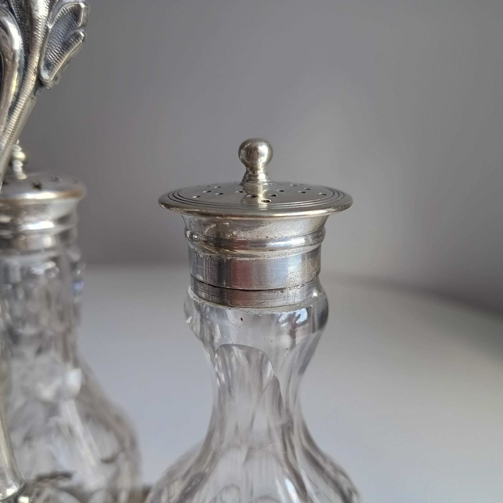 photo vintage Antique English Silver Plate Cruet Stand & 4 Cut Glass Condiment Bottles, Belle Epoque