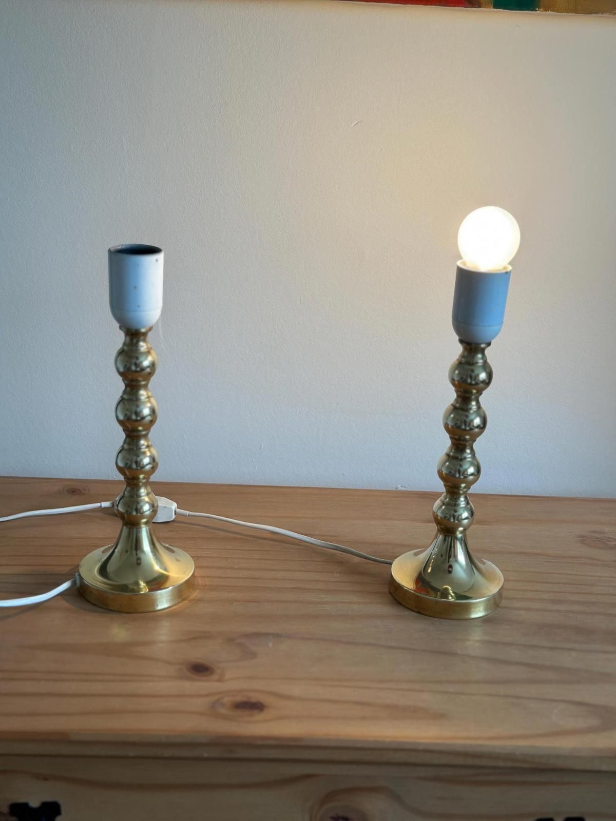 photo vintage Pair Of Mid Century Swedish Brass Lamps With French Scallop Shades