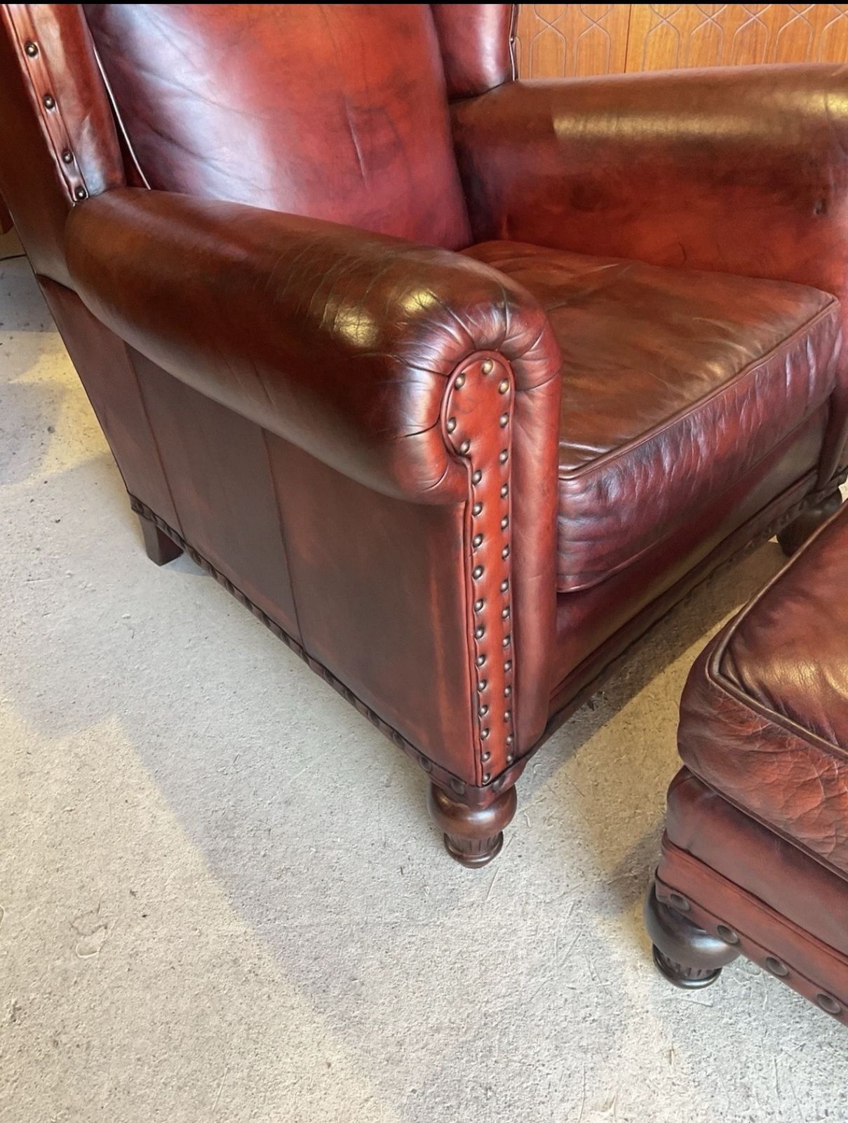 Wesley Hall Armchairs With Ottoman, Antique Farmhouse Style photo vinterior