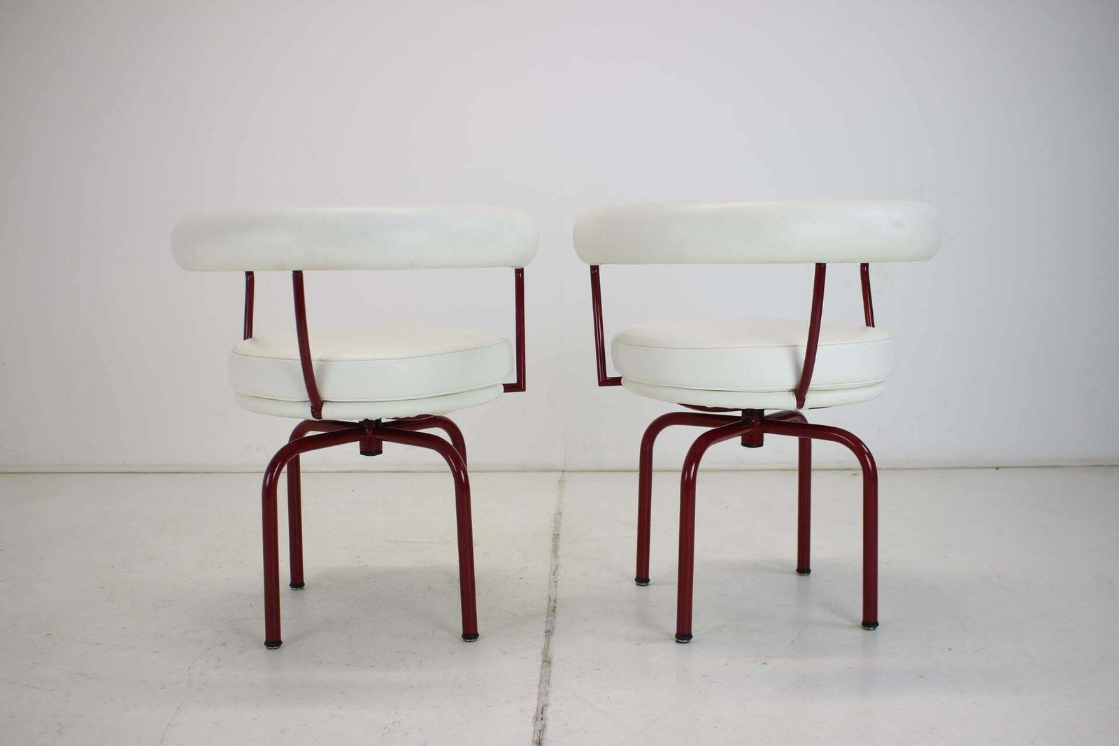 Furniture Leather Cassina Swivel Arm Chair Lc7 By Le Corbusier, Perriand & Jeanneret photo