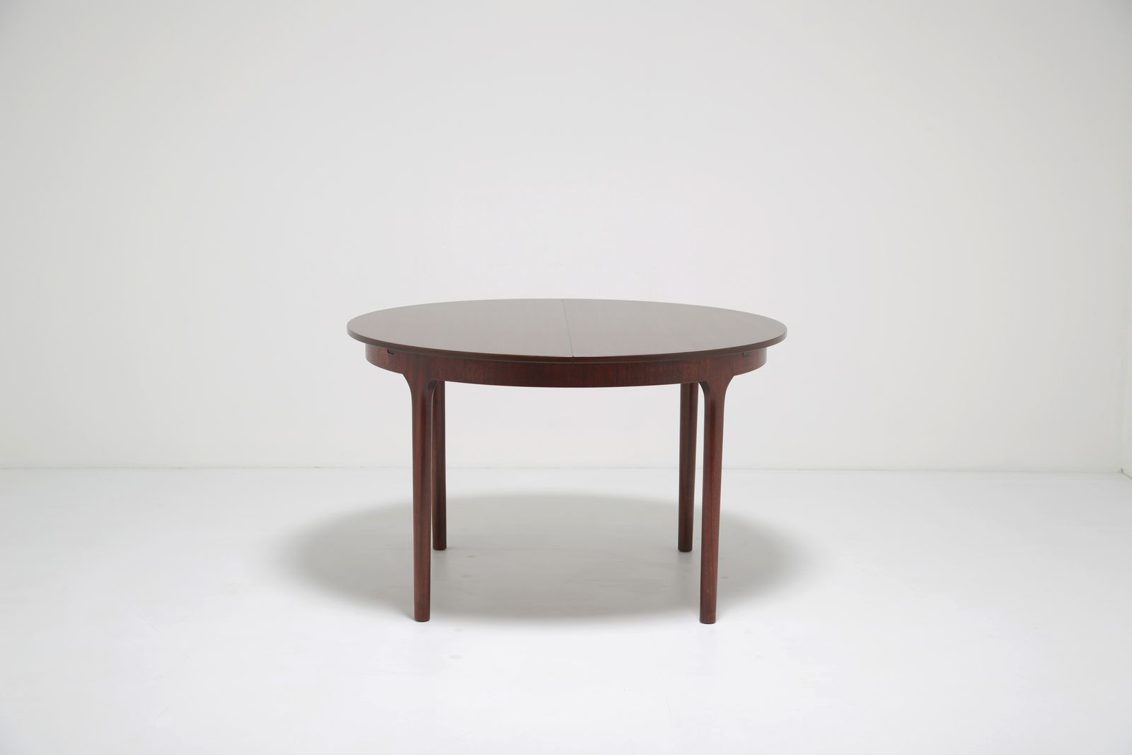 Tom Robertson Circular To Oval Dining Table & Chairs ‘Dunvegan’ In Brazilian Rosewood For McIntosh, 1960s photo furniture