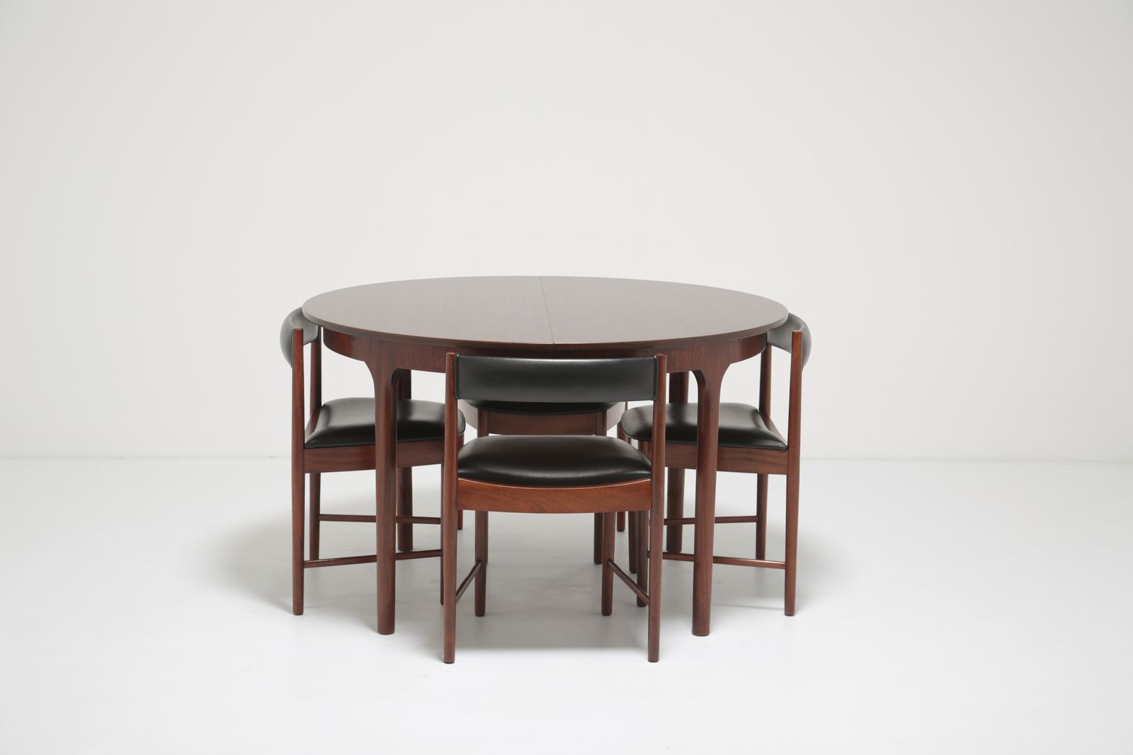 Tom Robertson Circular To Oval Dining Table & Chairs ‘Dunvegan’ In Brazilian Rosewood For McIntosh, 1960s photo vinterior