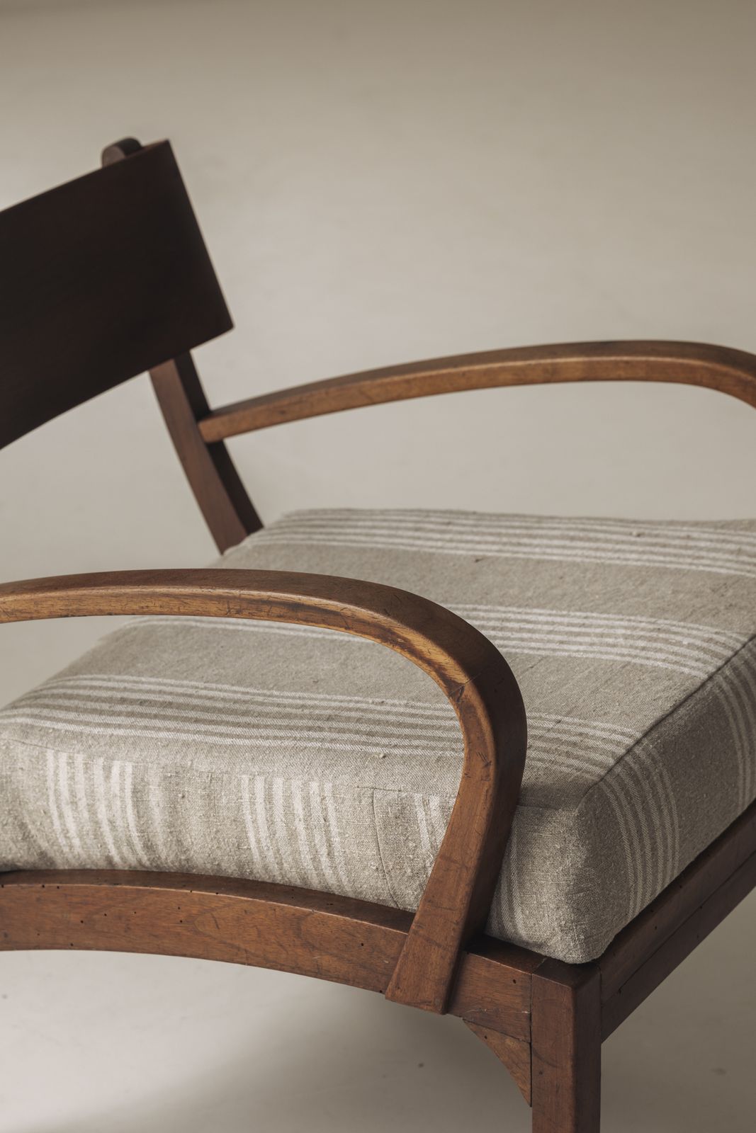Sculptural Pair Of Italian Easy Chairs In Walnut From The 1950s. photo vinterior