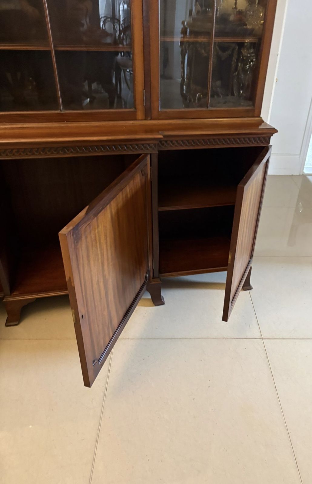 photo furniture Antique Early 20th Century Mahogany Breakfront Bookcase