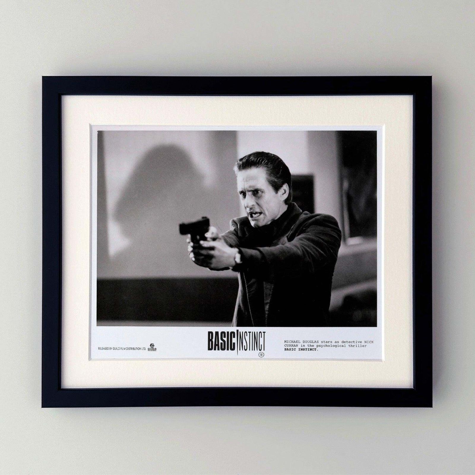 Photo de presse du film Basic Instinct (1992), encadrée photo furniture