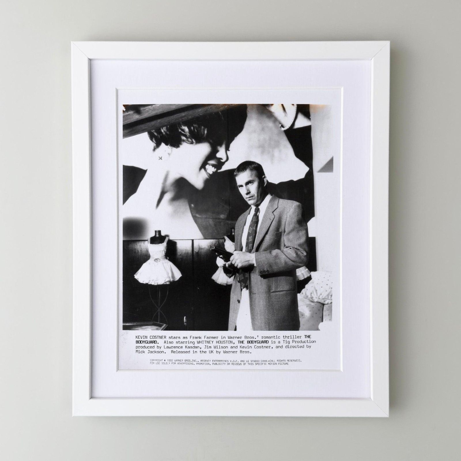 Photo de presse encadrée du film The Bodyguard, 1992 photo for sale