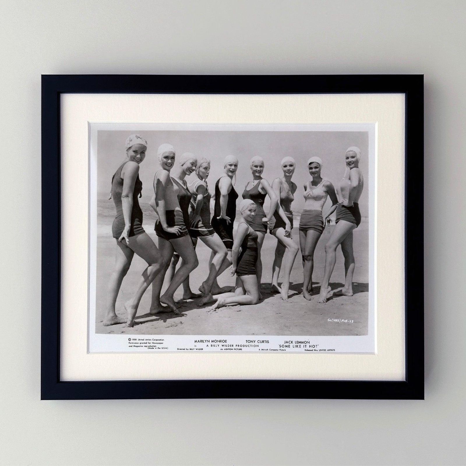 Photographie de presse originale encadrée, Some Like It Hot, 1959 photo furniture