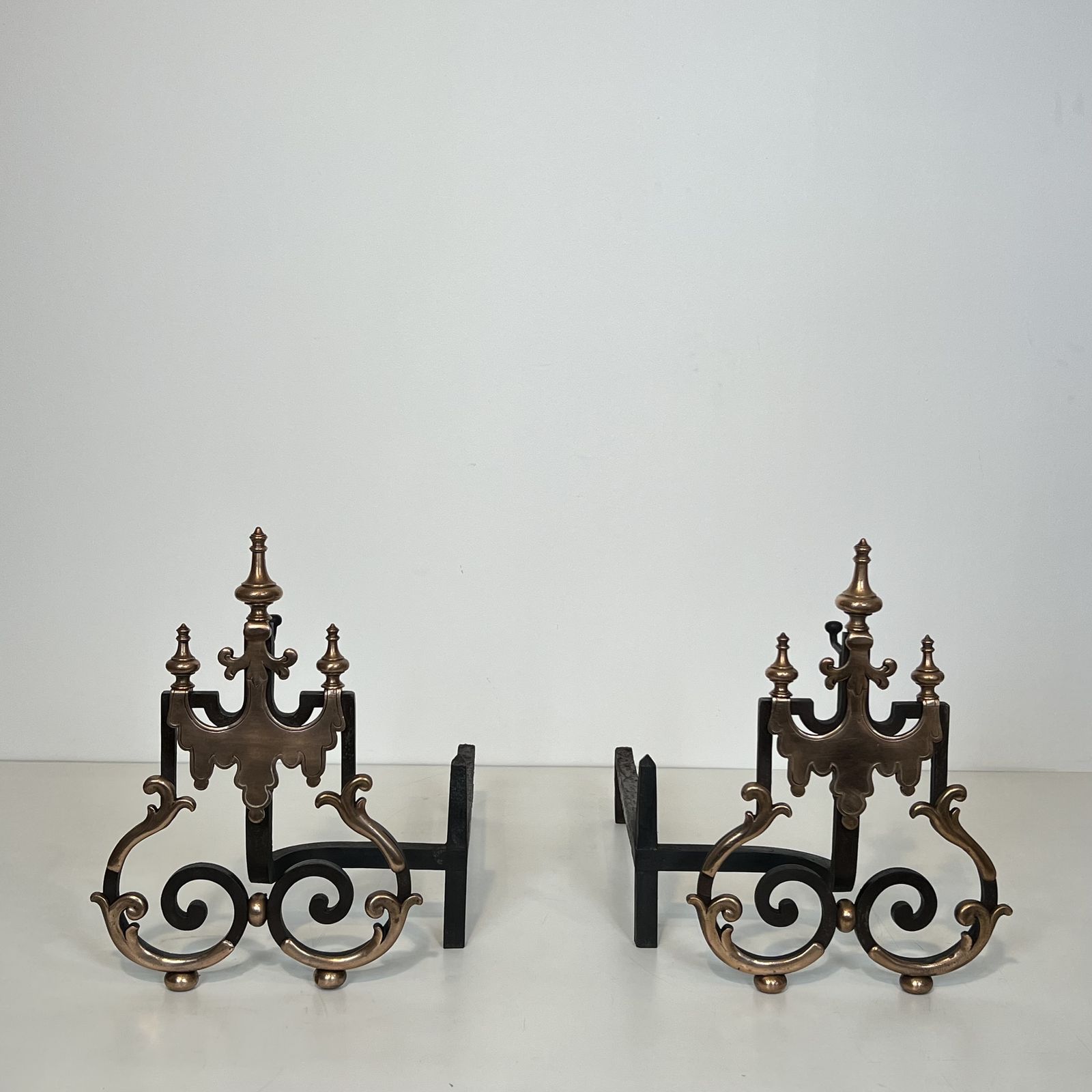 photo vinterior Important Pair Of Wrought Iron And Copper Andirons