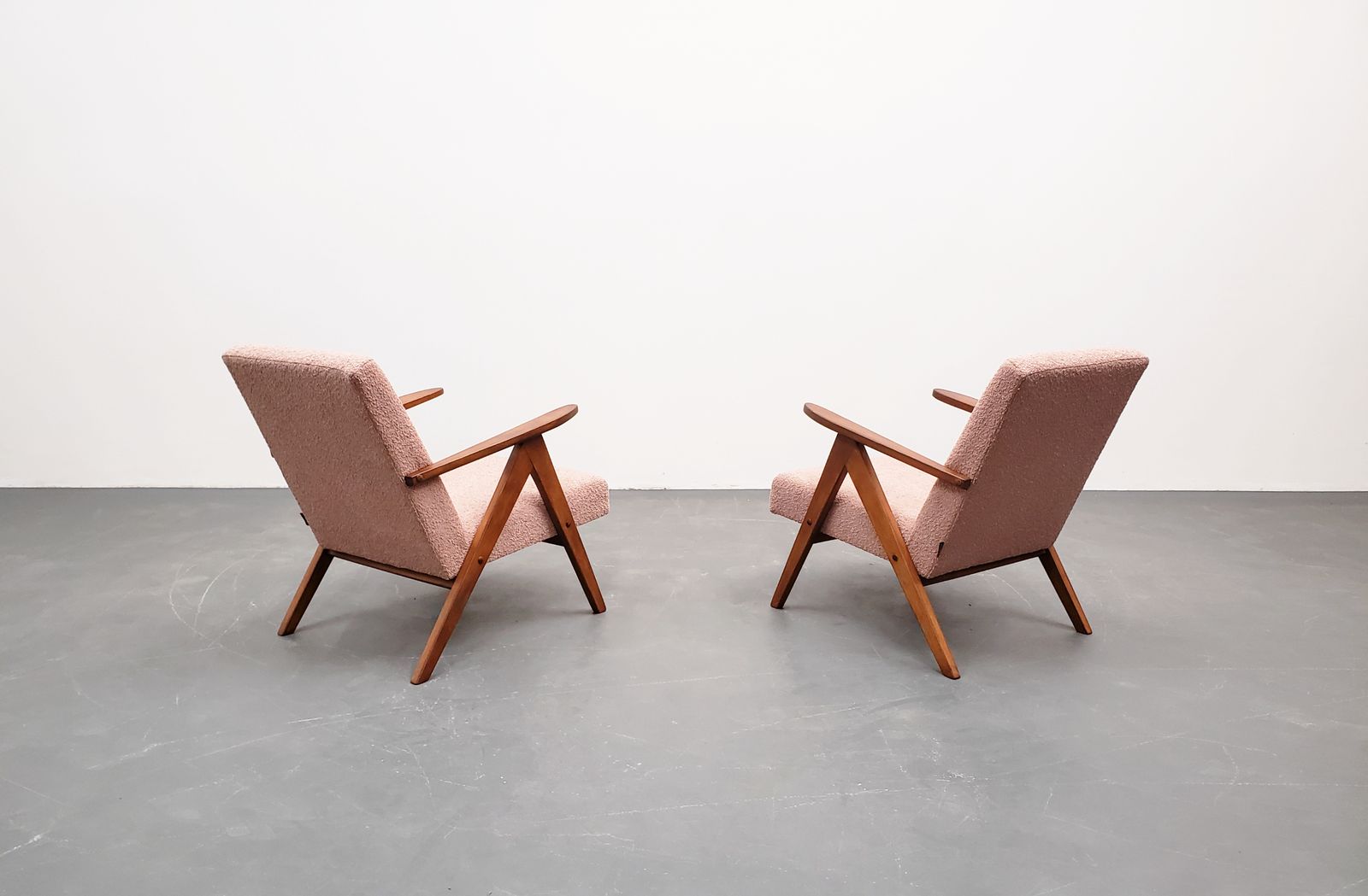 Mid Century Easy Chair Model B   310 Var In Pink Boucle photo vintage
