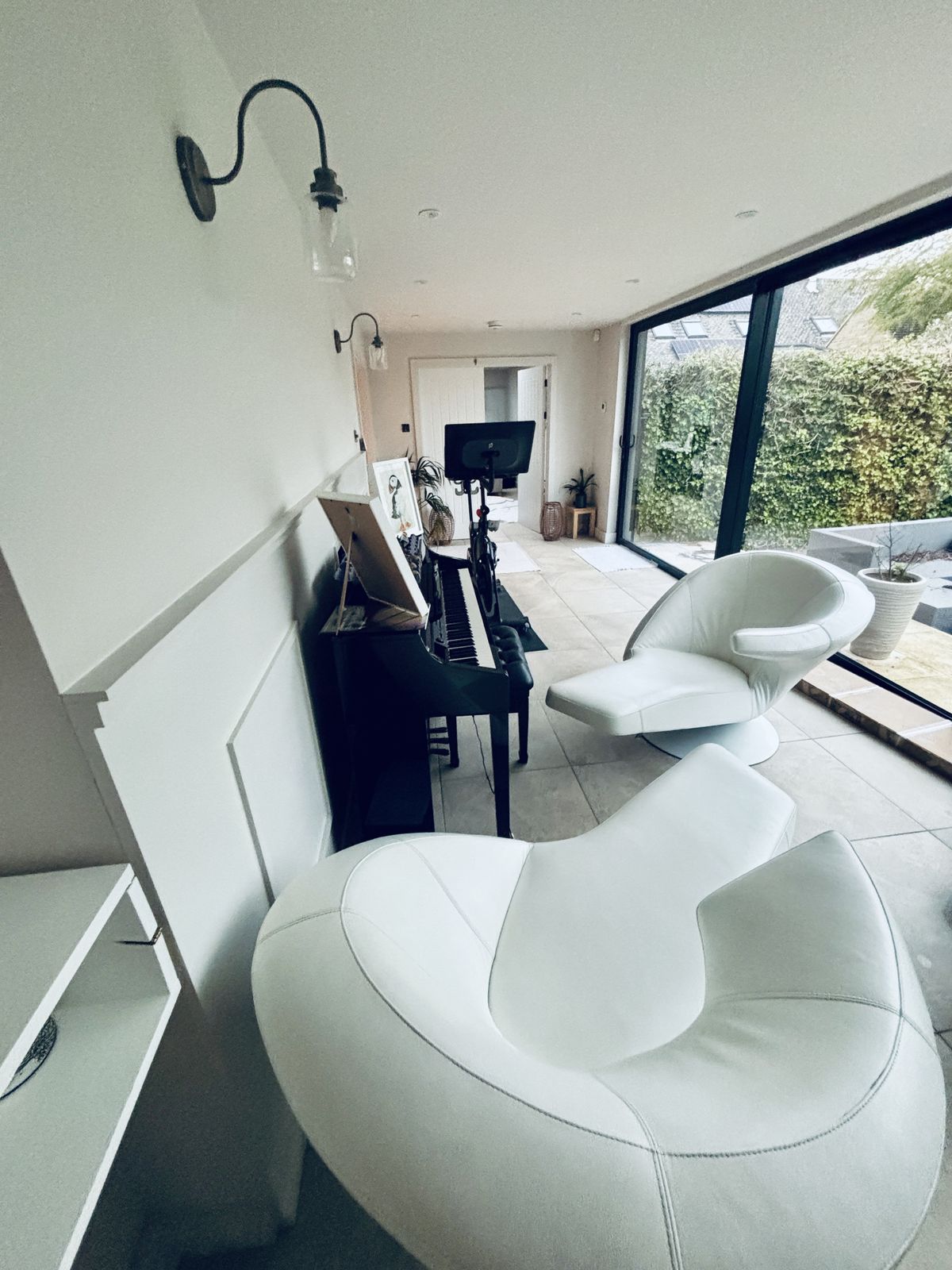 Leolux Parabolica Armchair Pair