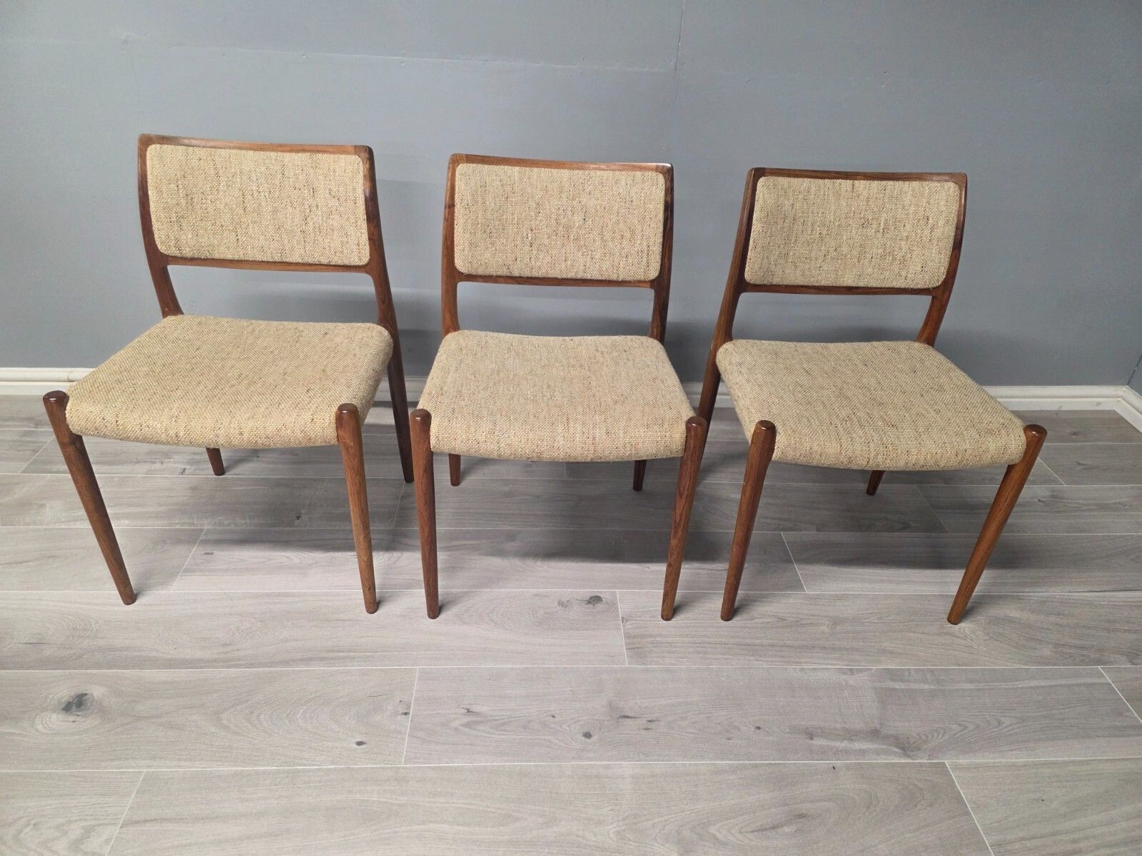 photo vintage Set Of 8 Danish Rosewood Mid Century Dining Chairs By Niels Otto Moller