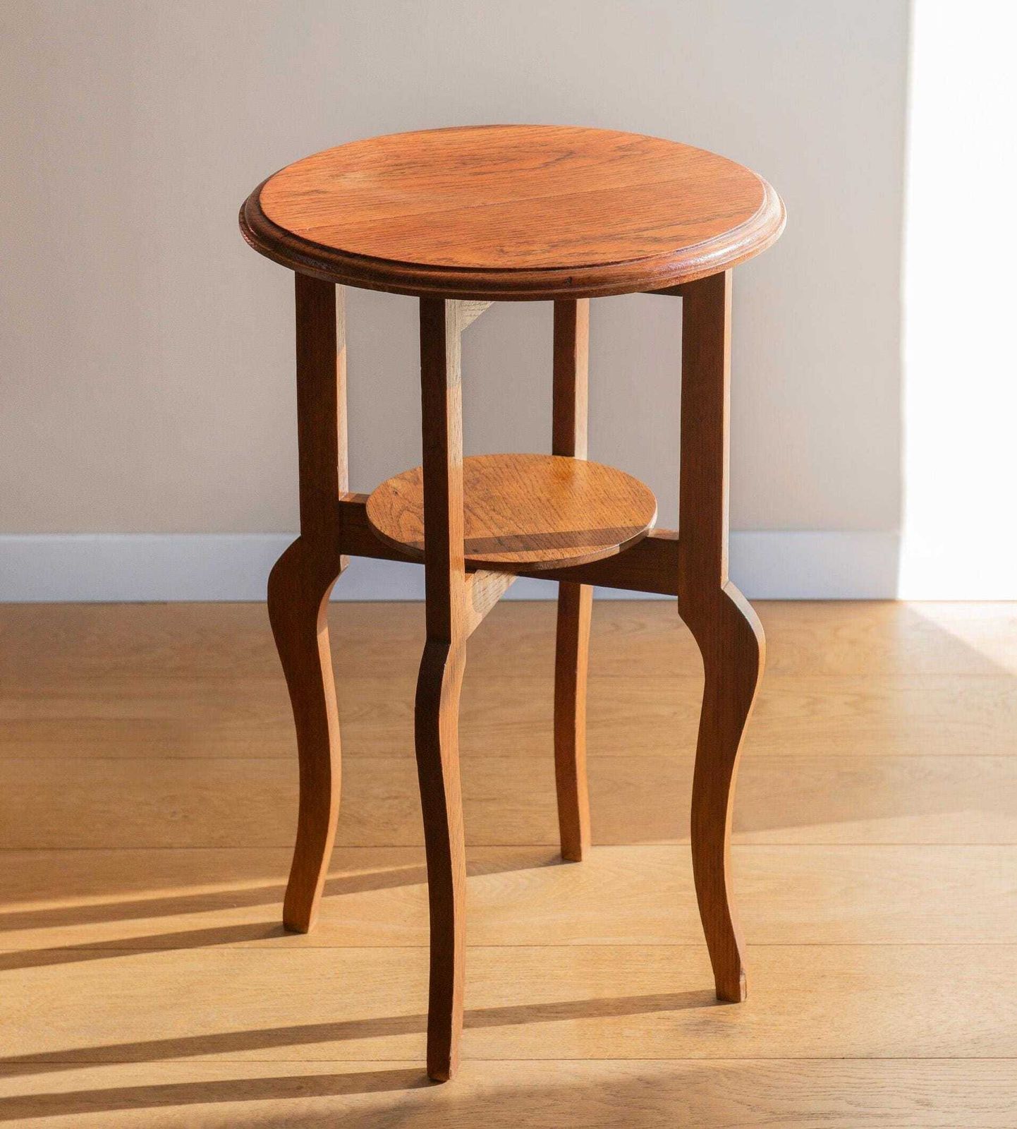 Art Deco Ronde Bijzettafel   Massief Eiken Tweelaags Plantenstandaard   Vintage Nederlandse Hoge Siertafel