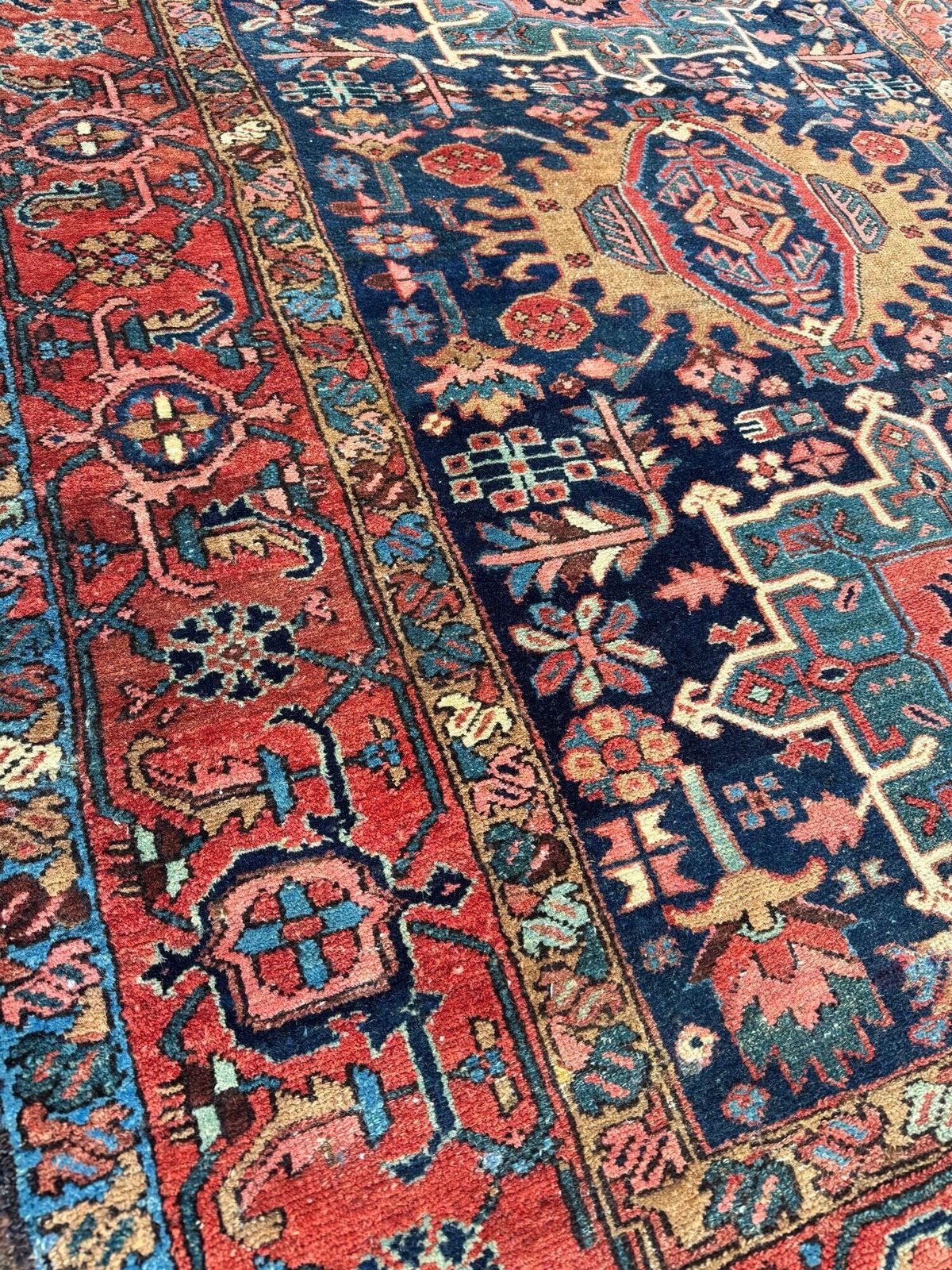 photo vintage Antique Karaja Rug 1.82m X 1.42m