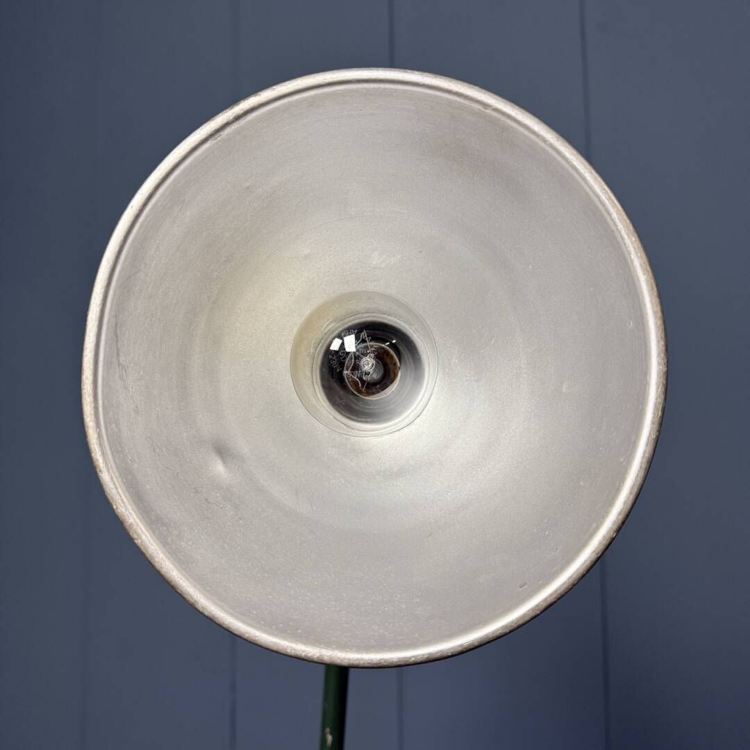 photo furniture Donkergroene Bauhaus Bureaulamp, Jaren 1930