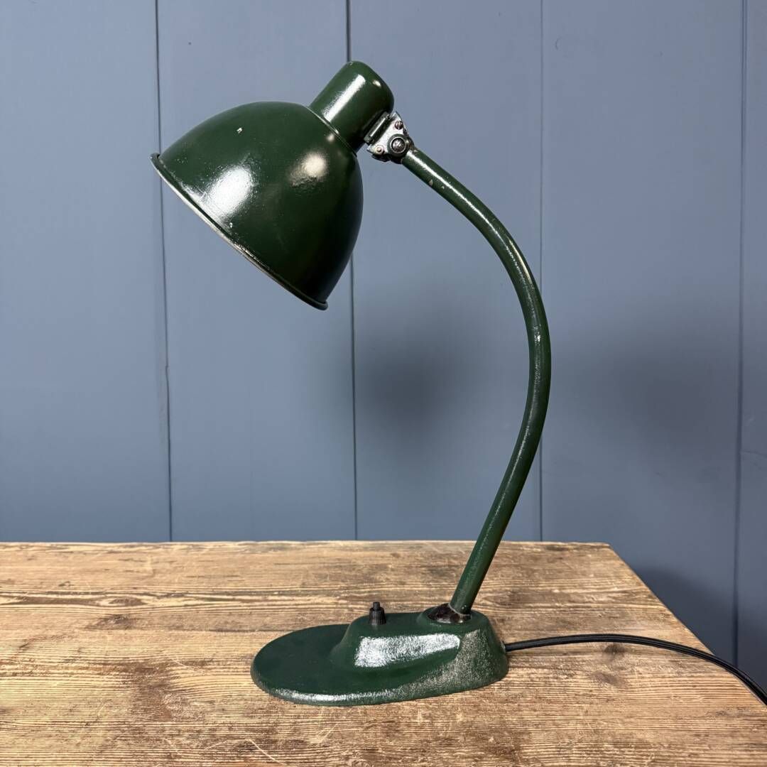 213.0 Donkergroene Bauhaus Bureaulamp, Jaren 1930 photo
