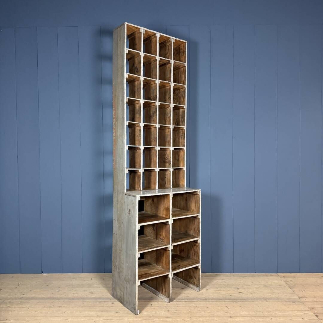 Grote Oude Industriële Houten Werkplaatskast Met Vakken photo buy