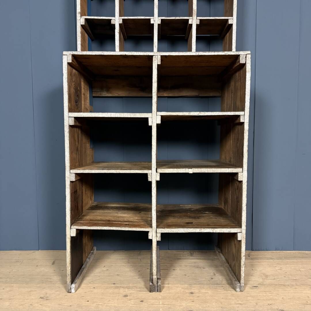 604.0 Grote Oude Industriële Houten Werkplaatskast Met Vakken photo