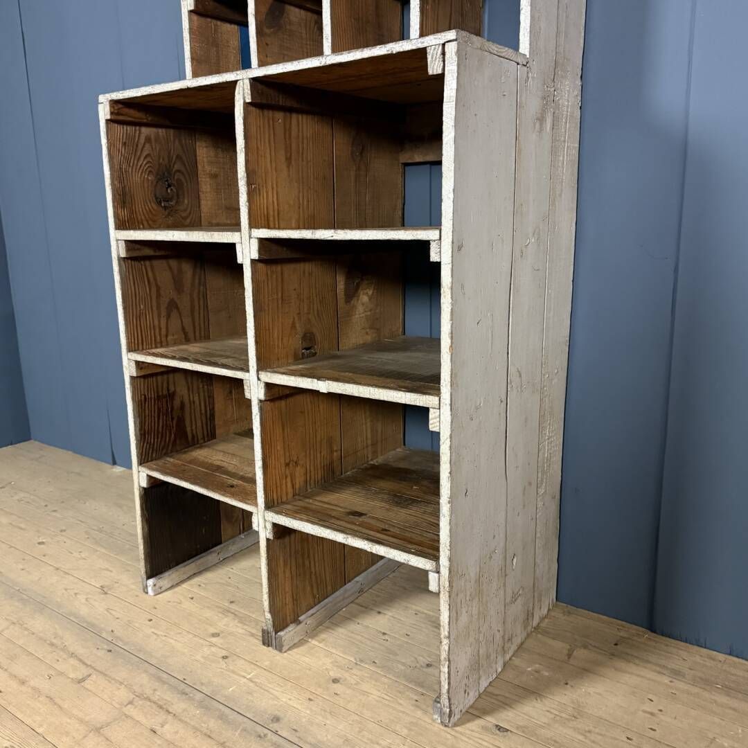 photo buy Grote Oude Industriële Houten Werkplaatskast Met Vakken