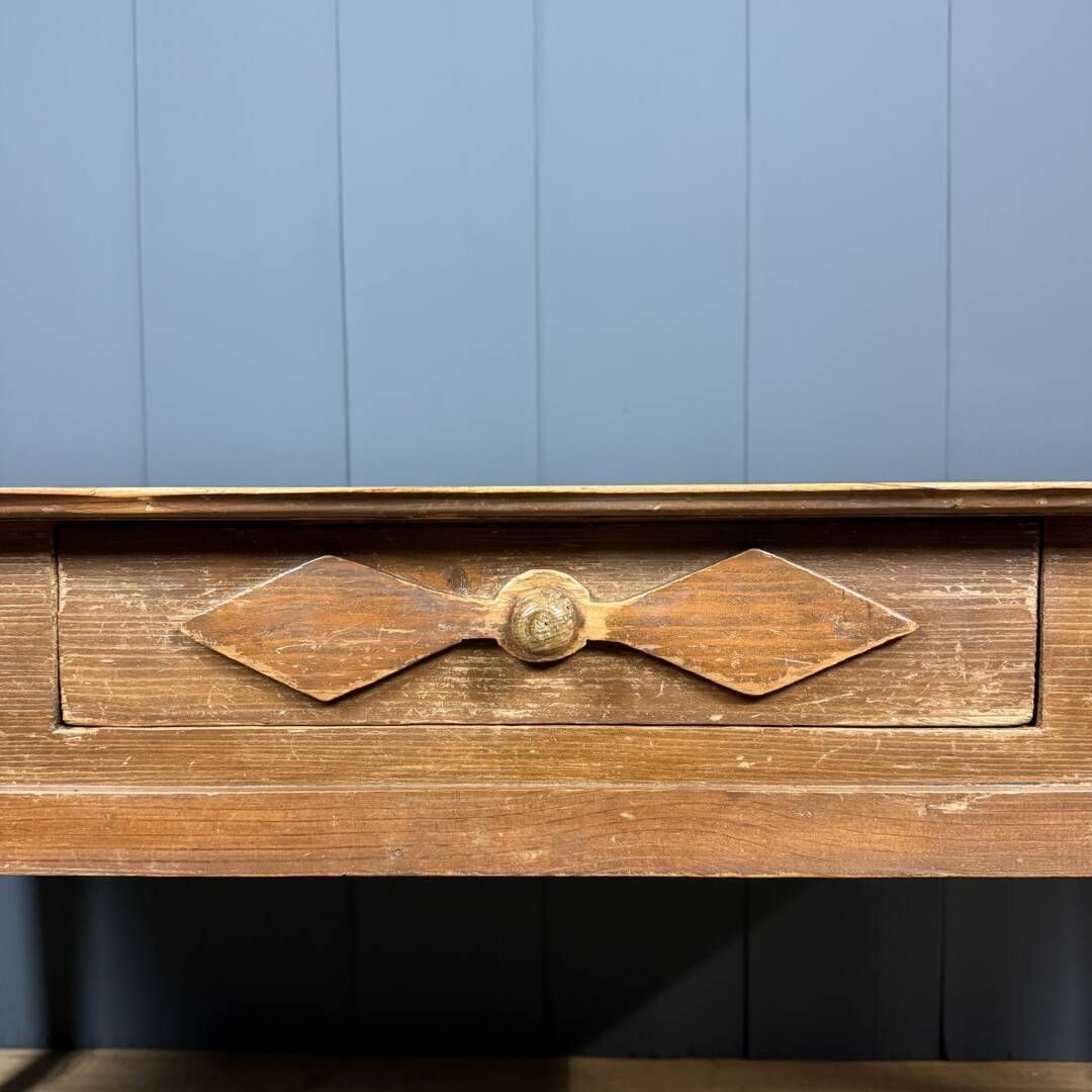 photo vintage Gedecoreerde Houten Keukentafel