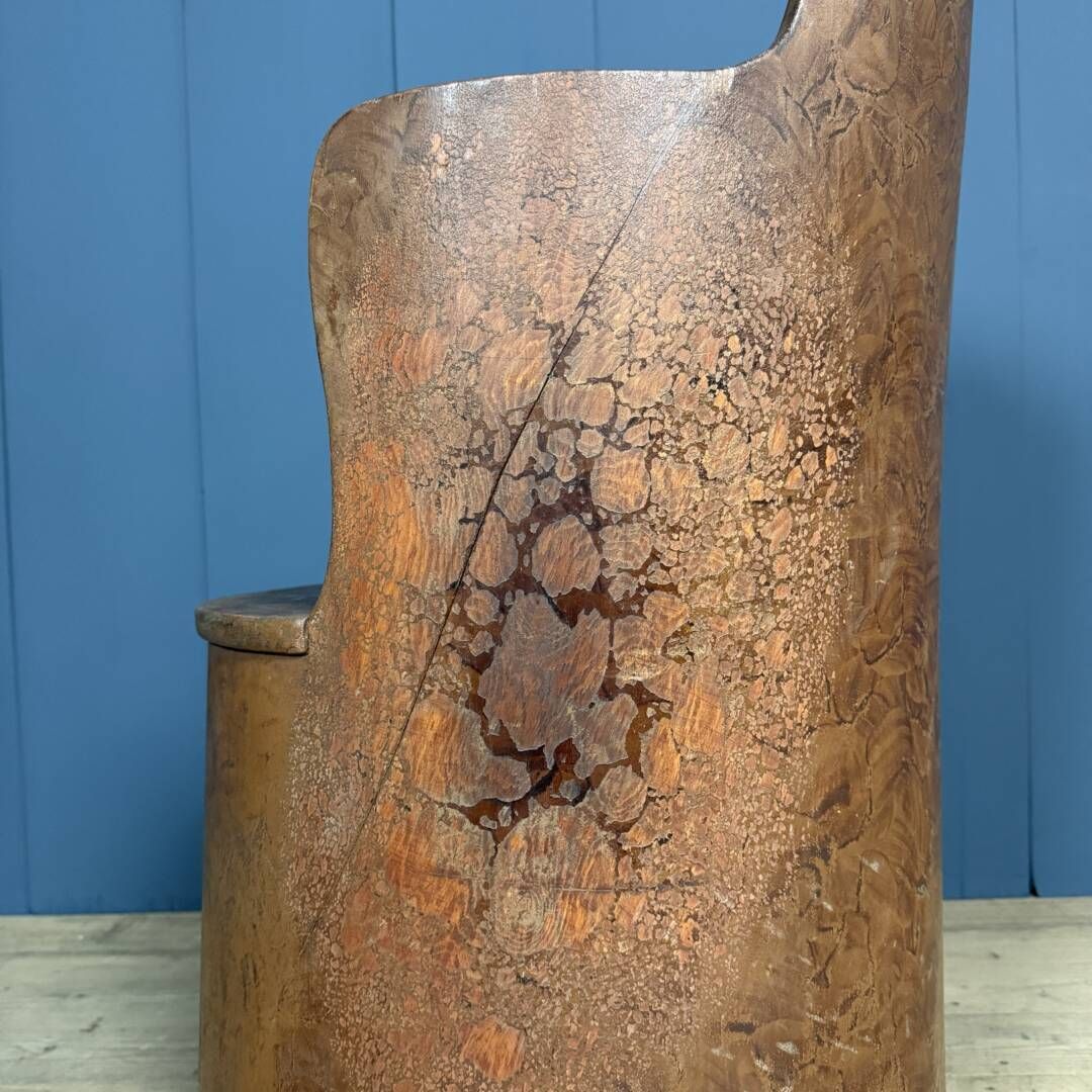 photo vinterior Oude Zweedse Beschilderde Houten Stomp/Boomstamstoel