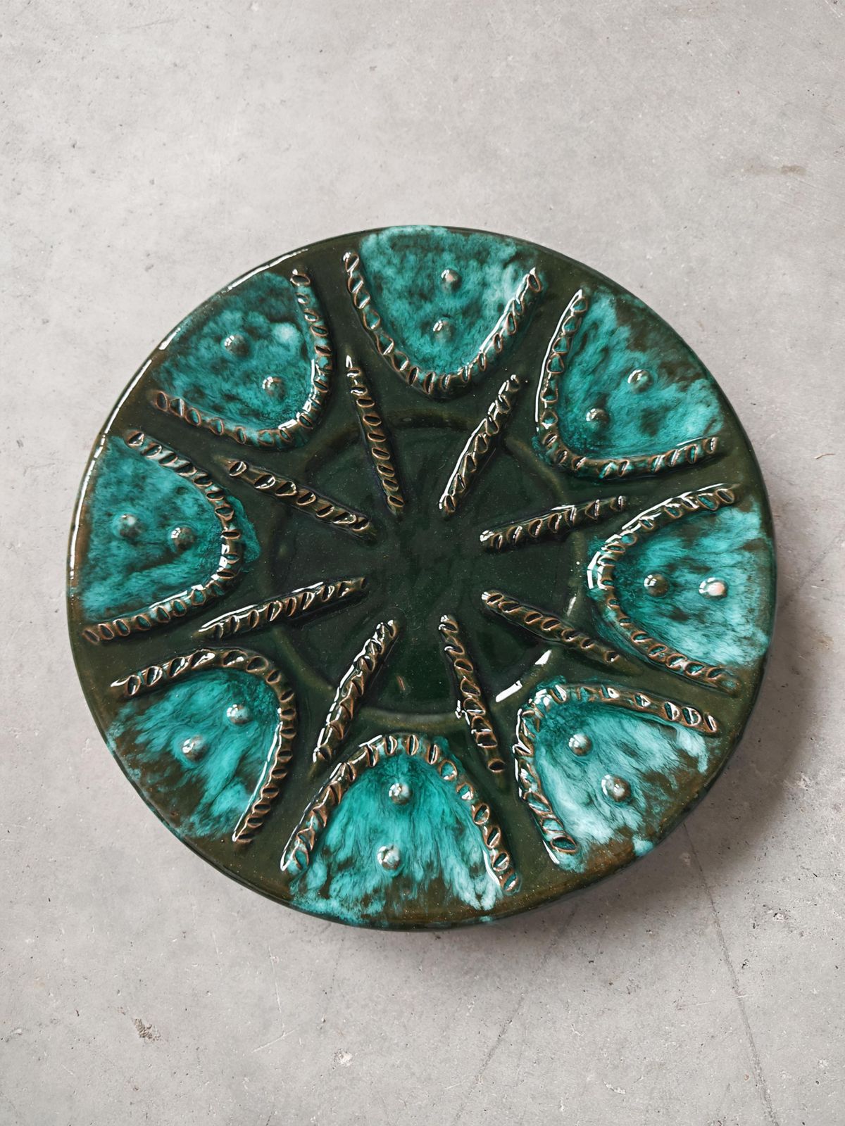 Pair Of Mid Century Modern Oyster Plates In Green And Turquoise, France 1970s photo for sale