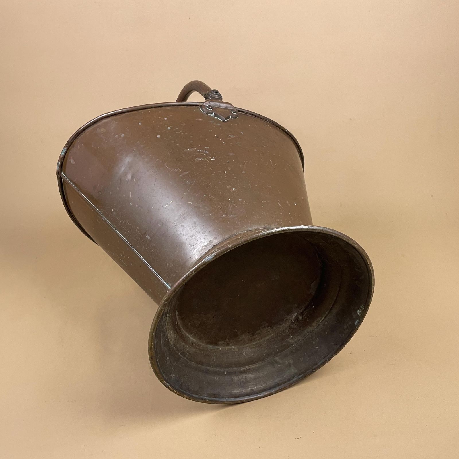 photo furniture Antique Metal Gold Brass Coal Copper Bucket Handle Fireside Fire Side Scuttle Helmet Farmhouse Cottage Aged Patina Vintage Fireplace Logs