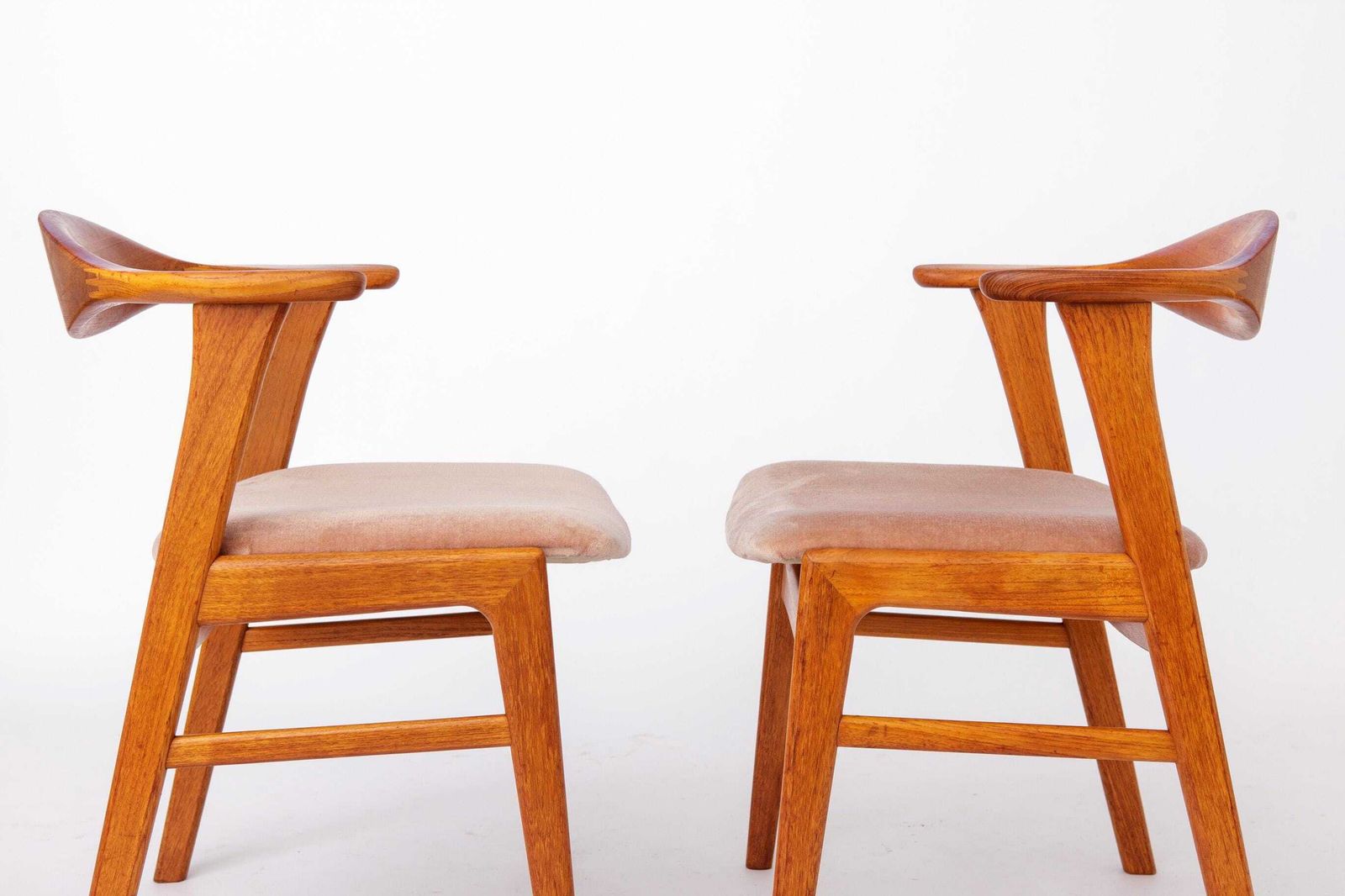 photo furniture Set Of 4 Erik Kirkegaard Chairs Model 49, Danish Mid Century Modern Teak Dining Chairs, 1960s Høng Stolefabrik