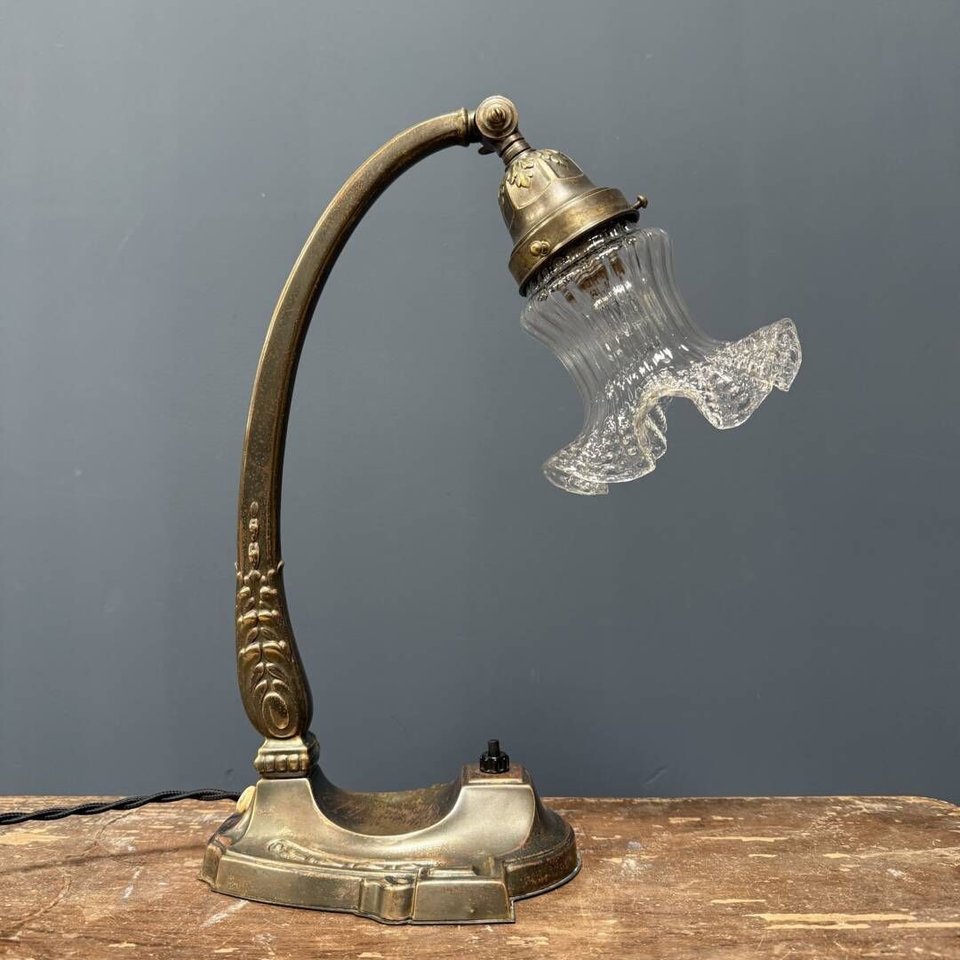 Franse Art Nouveau Tafellamp Met Transparante Glazen Kap