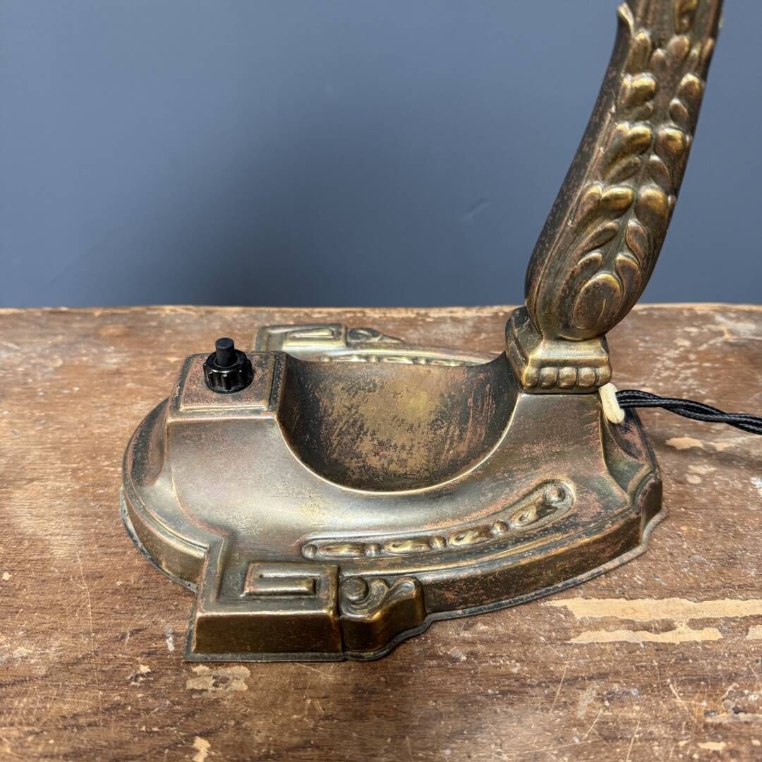 photo buy Franse Art Nouveau Tafellamp Met Transparante Glazen Kap