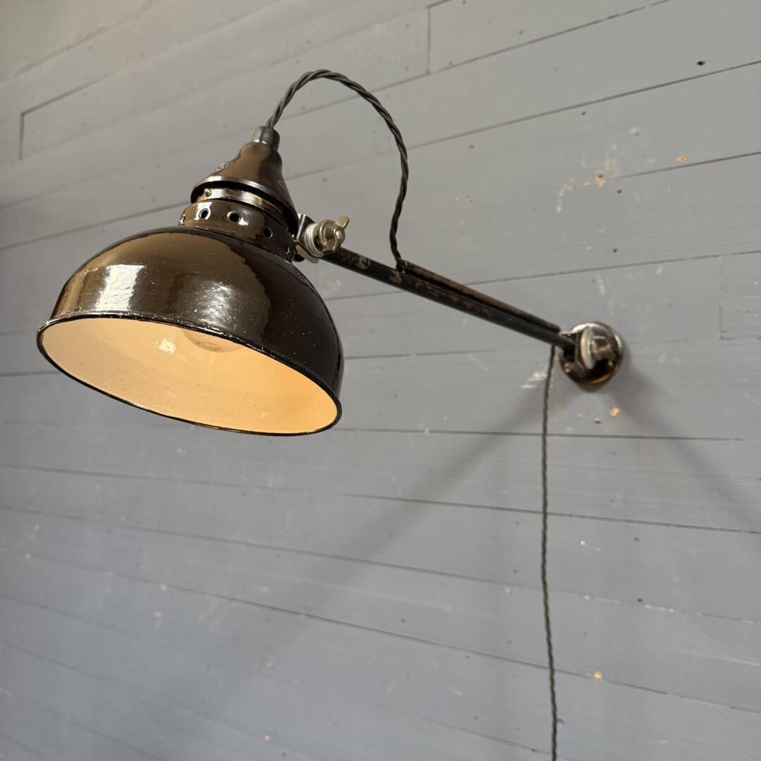 Vroeg Model Rademacher Wandlamp Met Grote Kap photo for sale