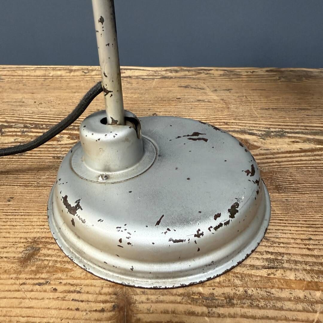 photo furniture Zilvergrijs Bauhaus Bureaulamp, Jaren 1930