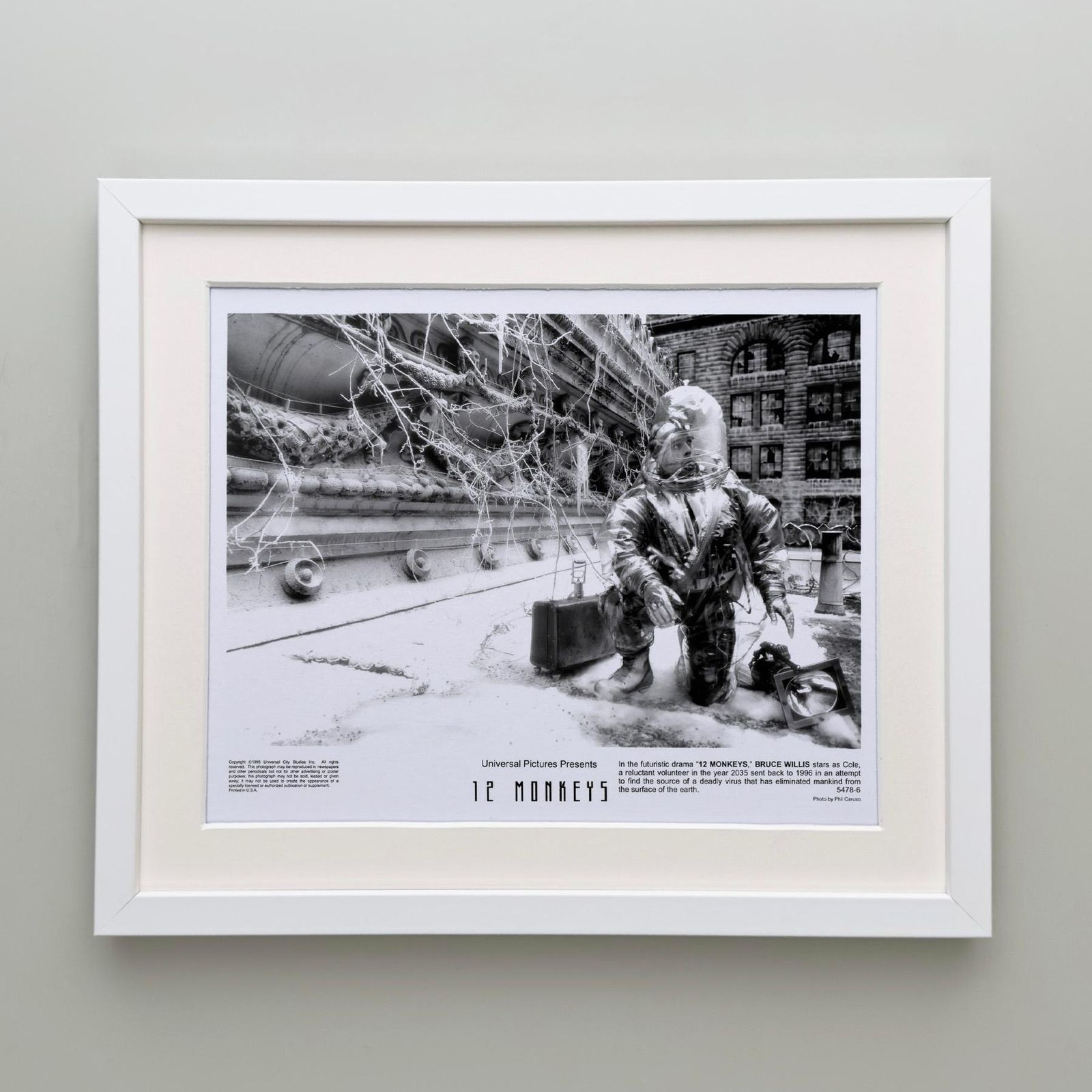 12 Monkeys 199 Framed Publicity Film Movie Still photo 168.0