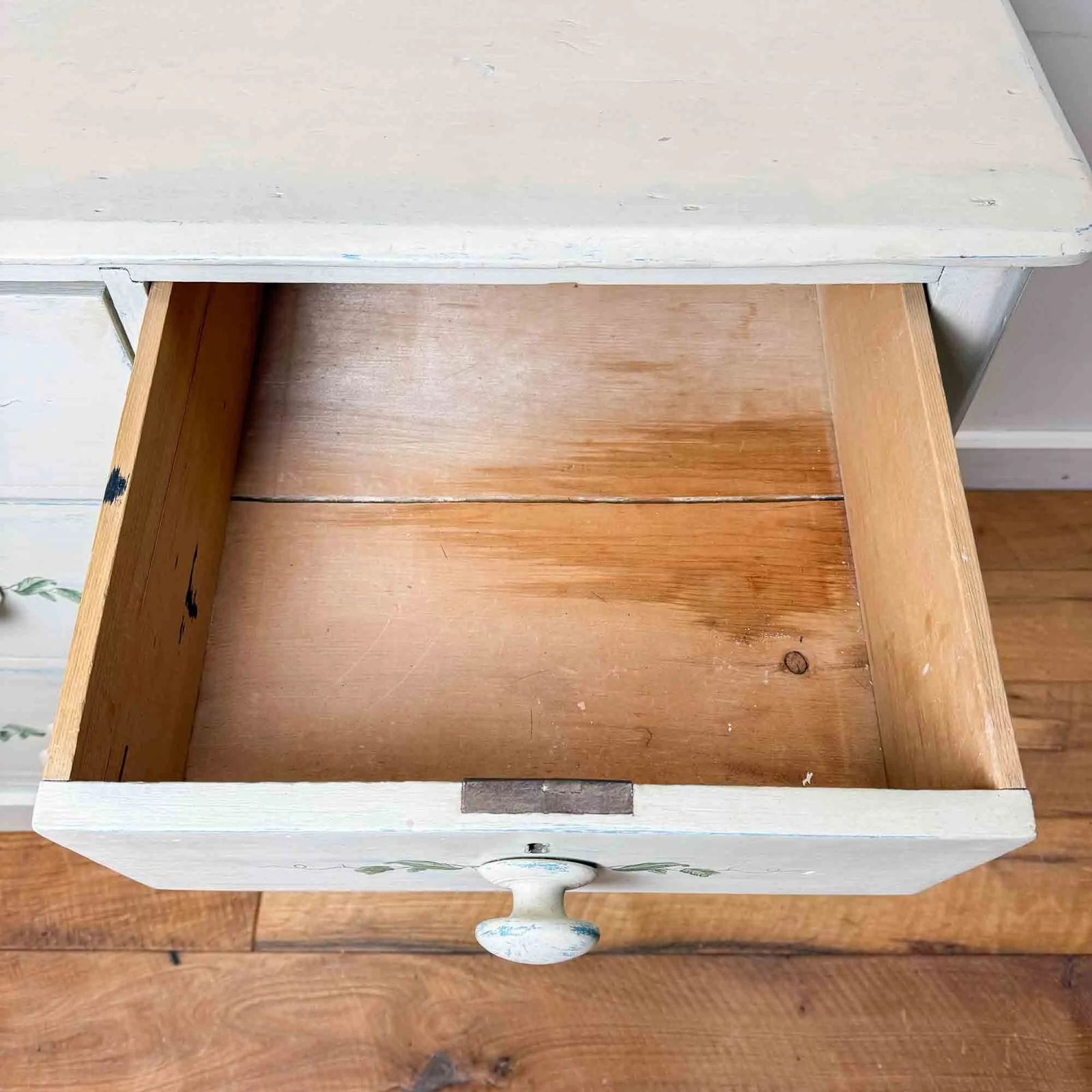 photo furniture Painted Antique Pine Chest Of Drawers With Leaf Decoration
