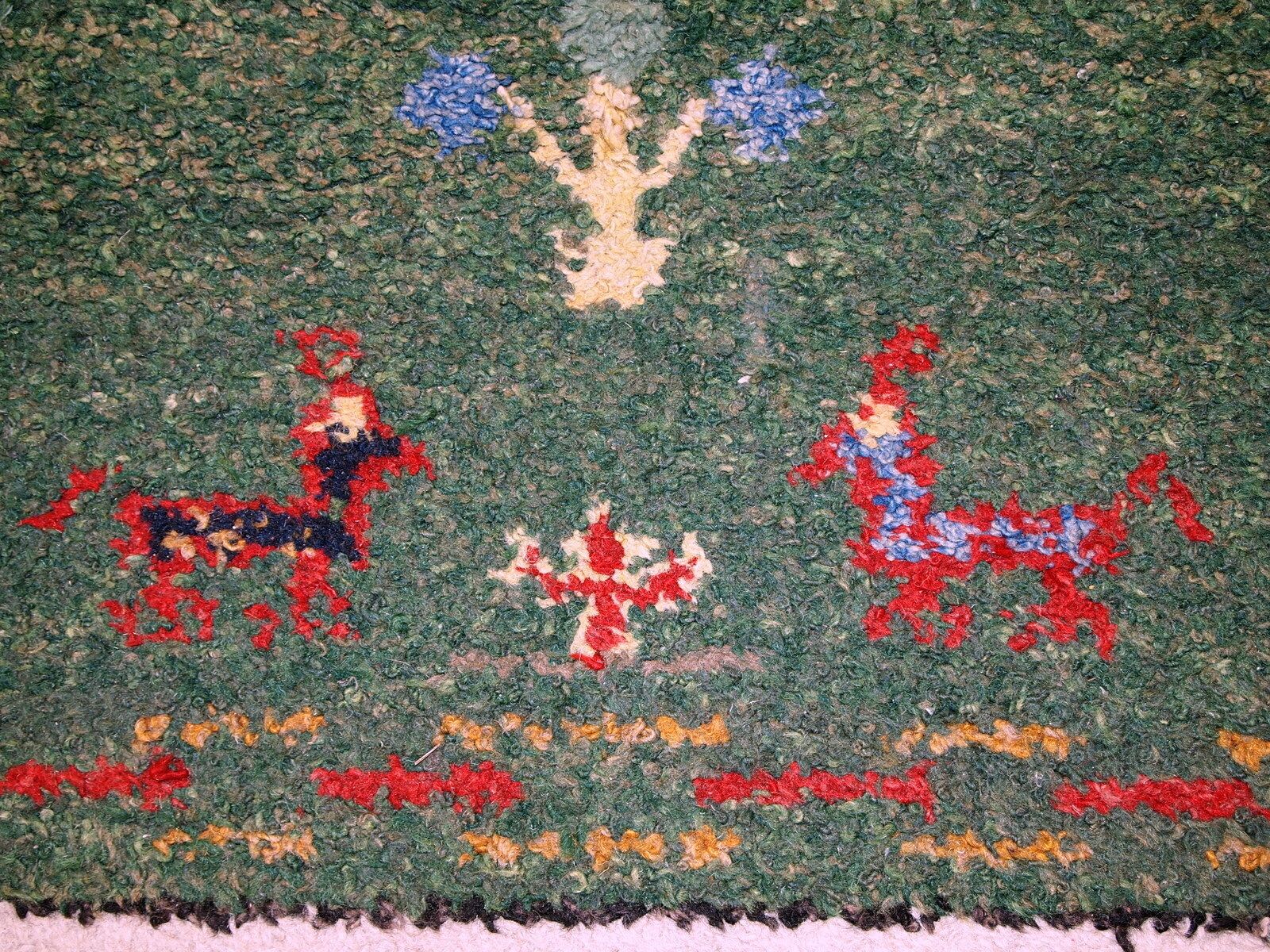 Tapis en laine vintage fait main avec personnages et animaux - 140 × 215 cm - années 1960 photo 550.0