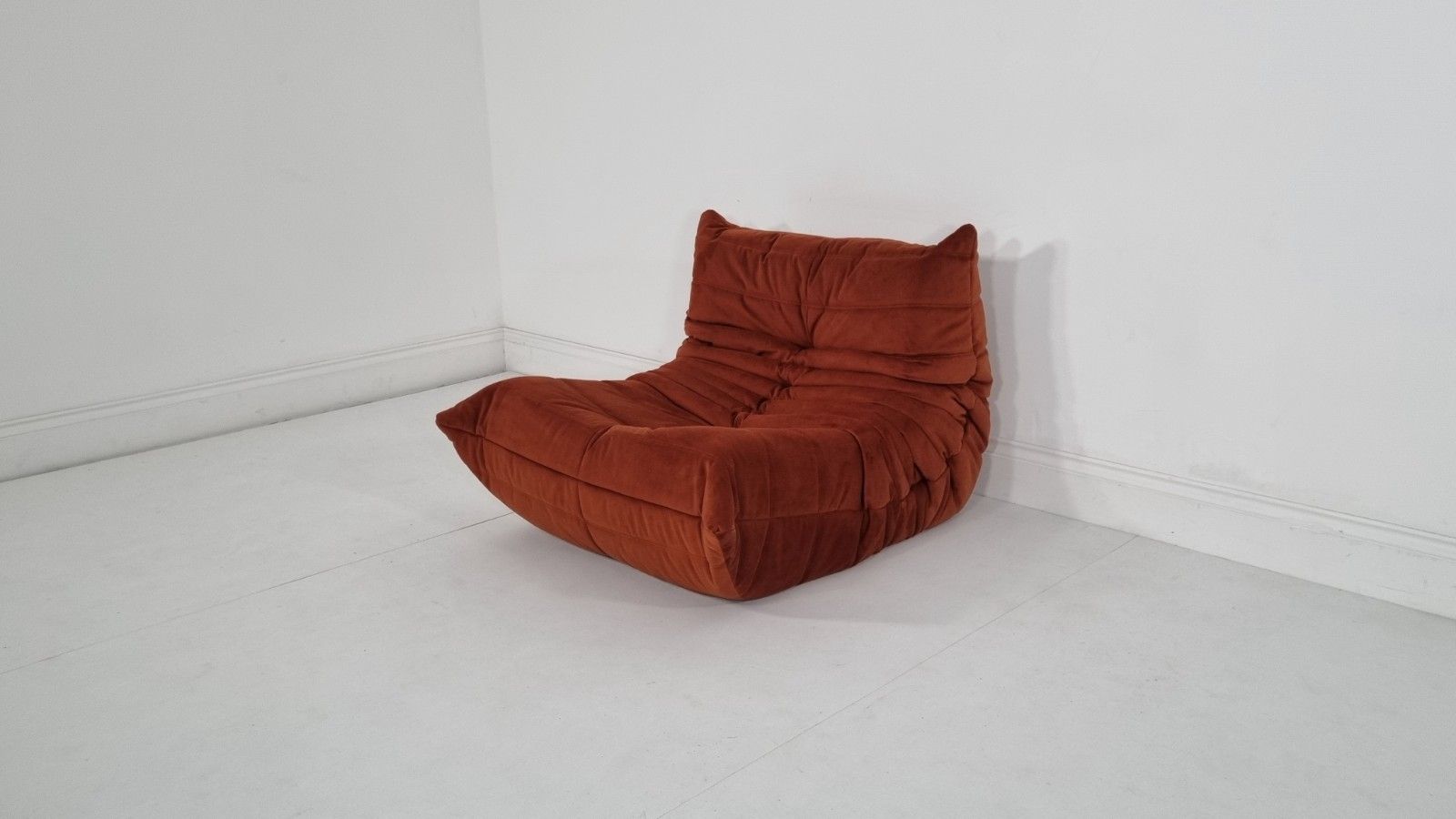 Ligne Roset Togo Chair In Luxurious Russet Alcantara Excellent Condition photo vinterior