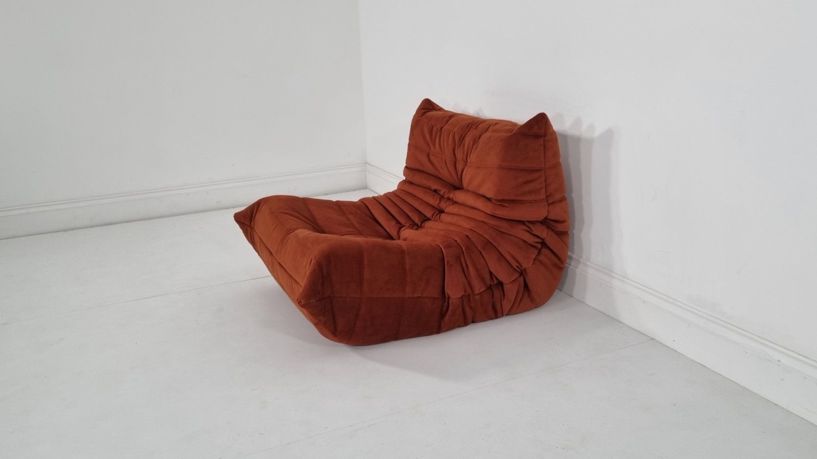 Ligne Roset Togo Chair In Luxurious Russet Alcantara Excellent Condition photo buy