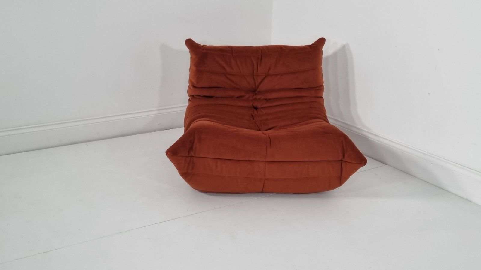 photo vintage Ligne Roset Togo Chair In Luxurious Russet Alcantara Excellent Condition