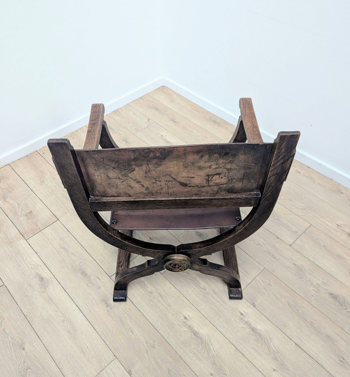 photo vintage Mid 20th Century Italian Renaissance Style X Frame Chair Delivery Available 0306