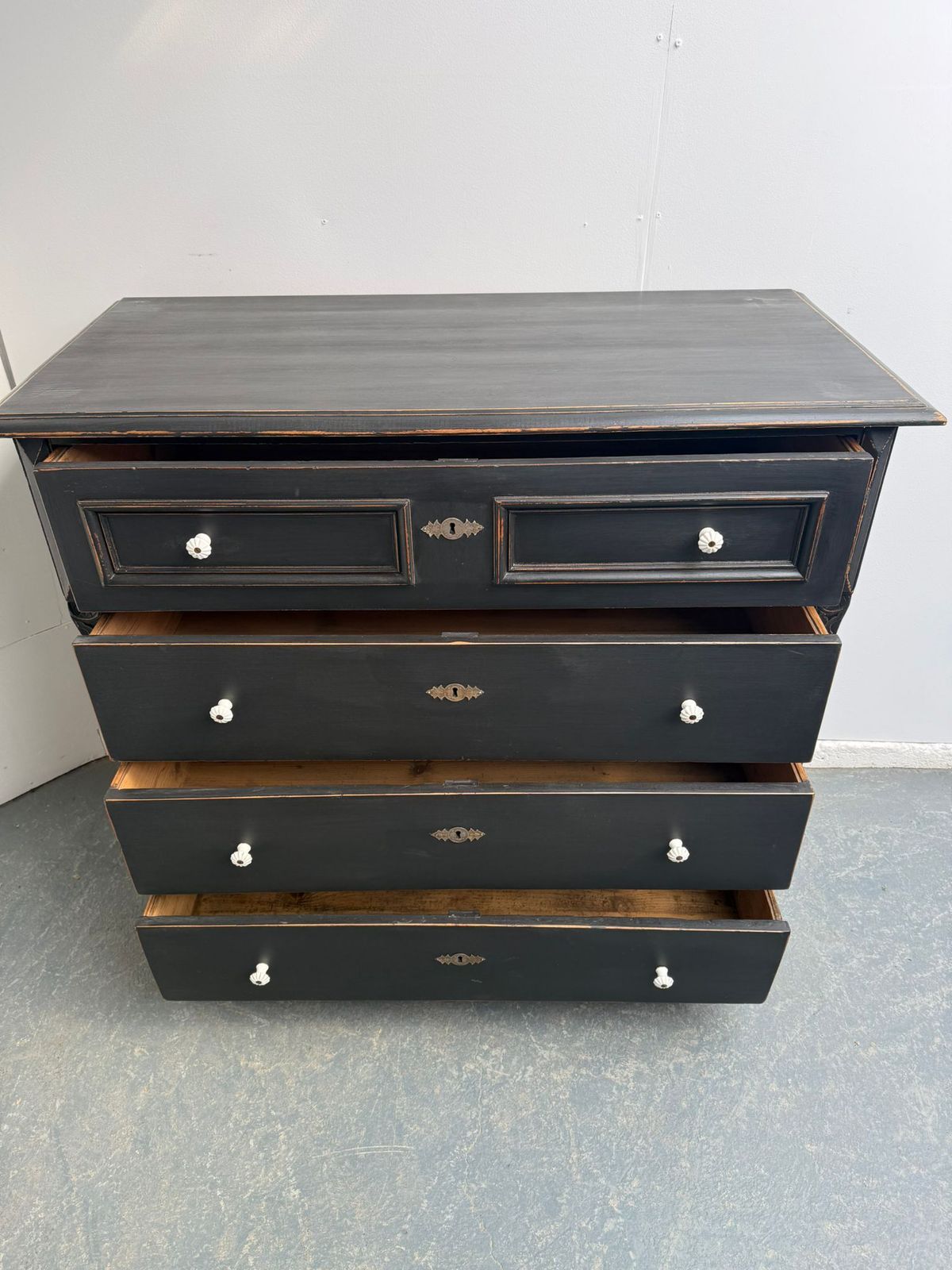 photo vinterior A Mint Clean Pine Hungarian Victorian Painted Black Chest Of Drawers