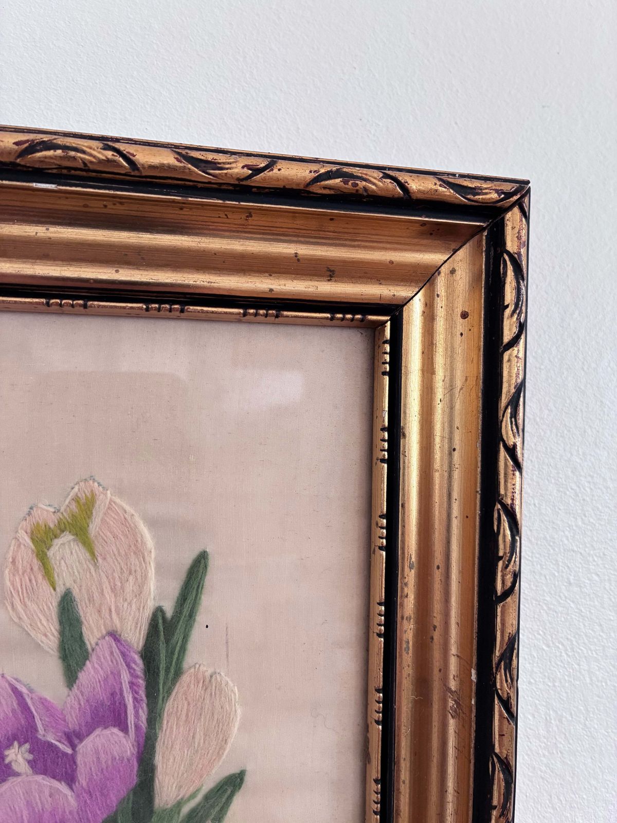 photo vinterior Set Vintage Flower On Silk Paintings, Embroidery Flower Art